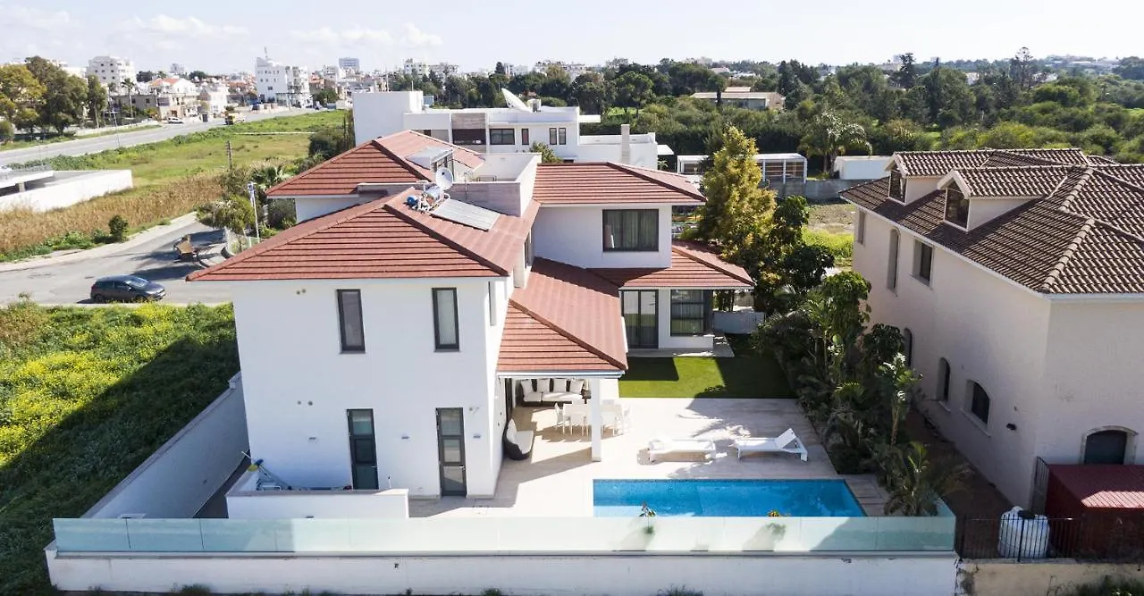 Salt Lake Deluxe Villa Larnaca