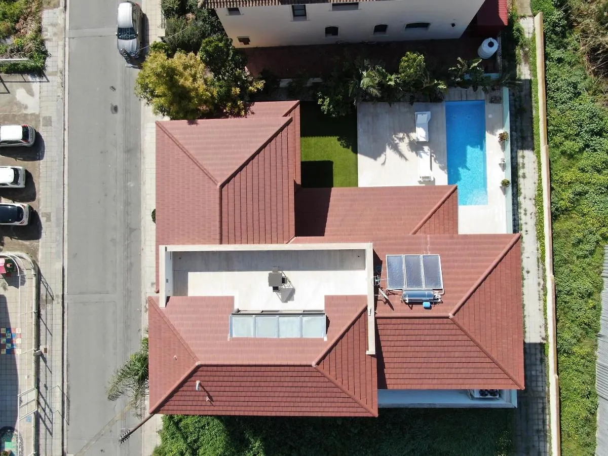 Salt Lake Deluxe Villa Larnaca 0*,