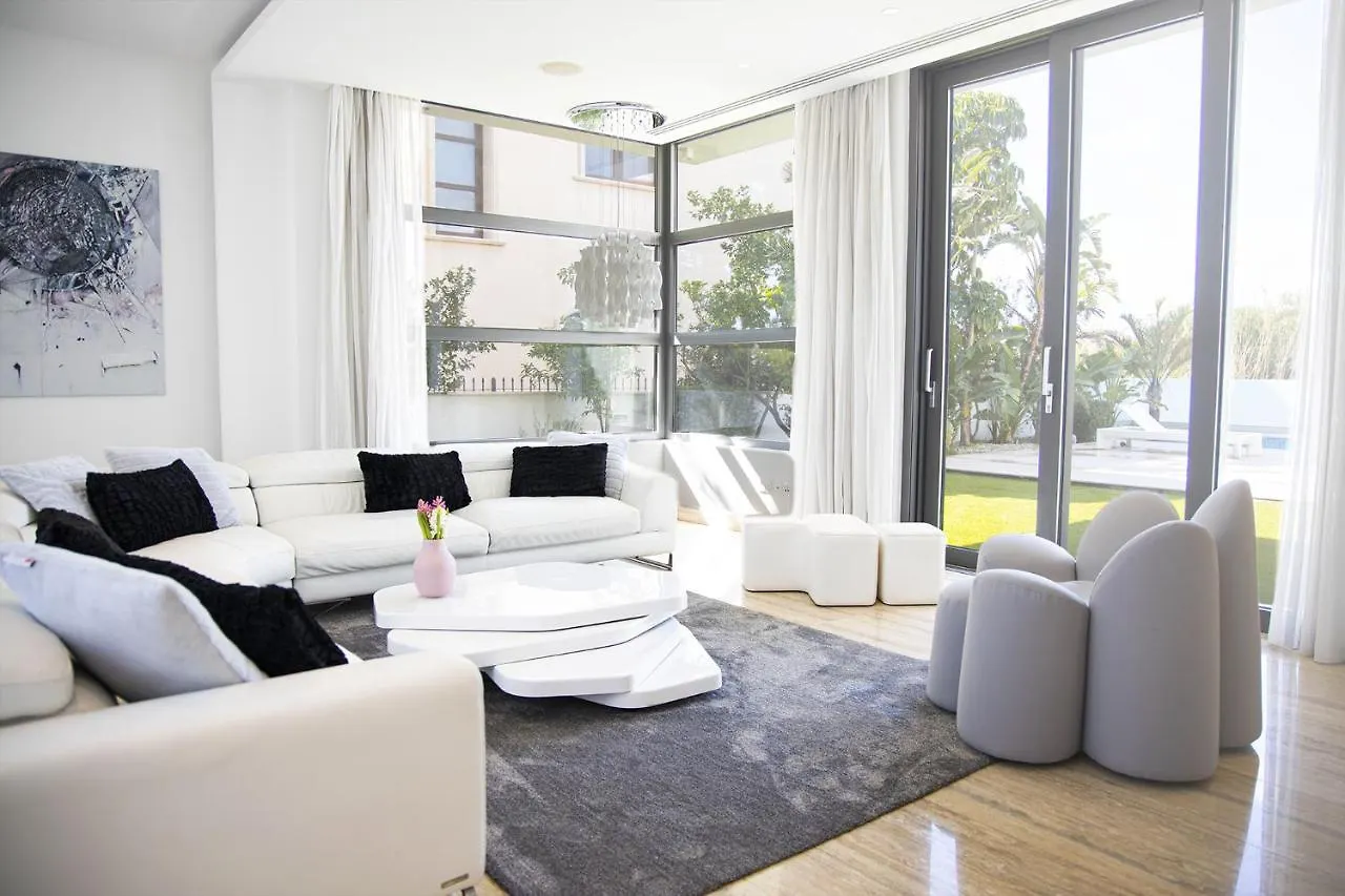 Salt Lake Deluxe Villa Larnaca