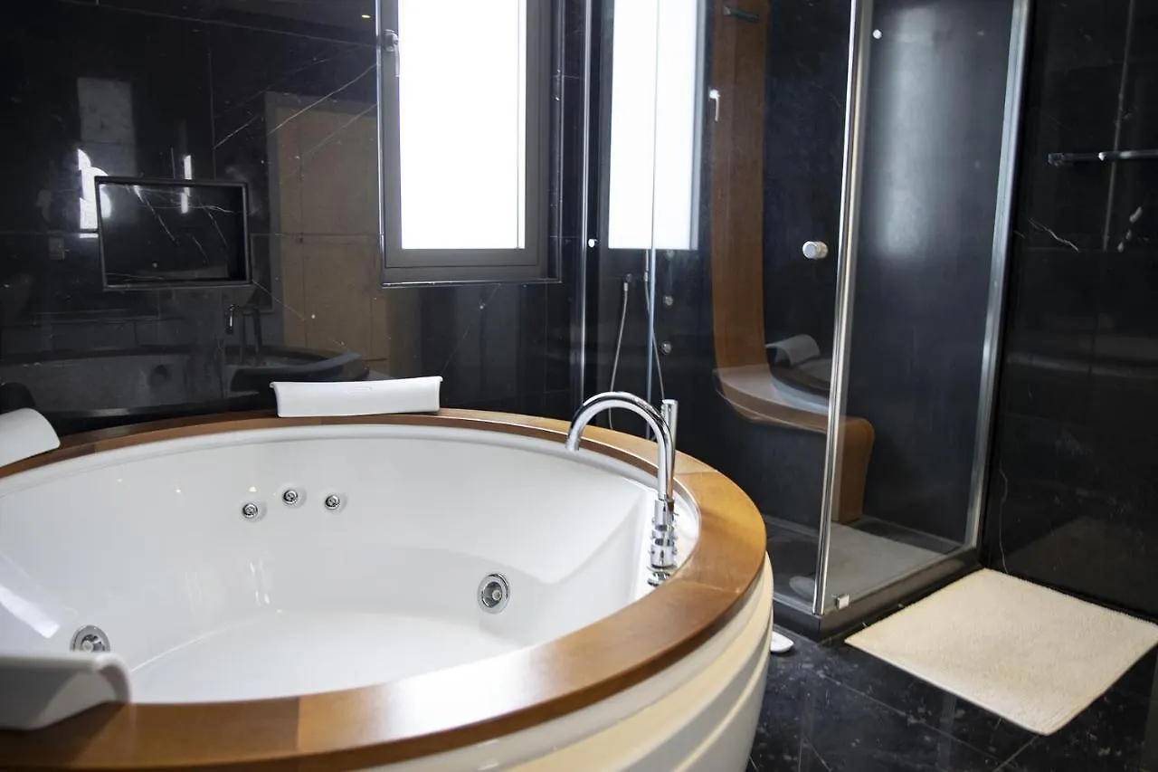 Salt Lake Deluxe Villa Larnaca